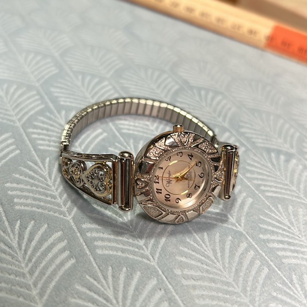 Heart detail wrangler elastic stretch silver watch - Picture 3 of 16